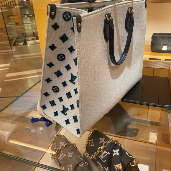 Limited Edition Louis Vuitton Bag - Picture 3 of 3